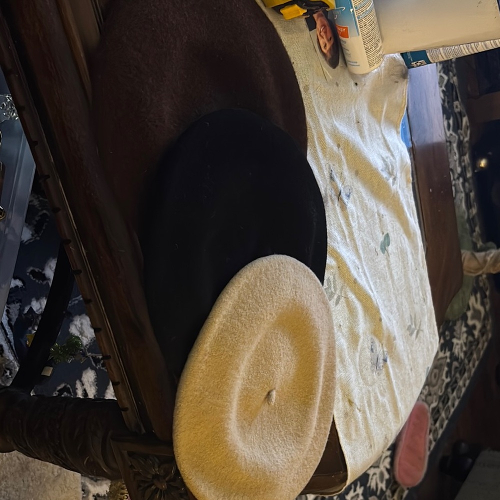 Stylish Black and Cream Beret Set